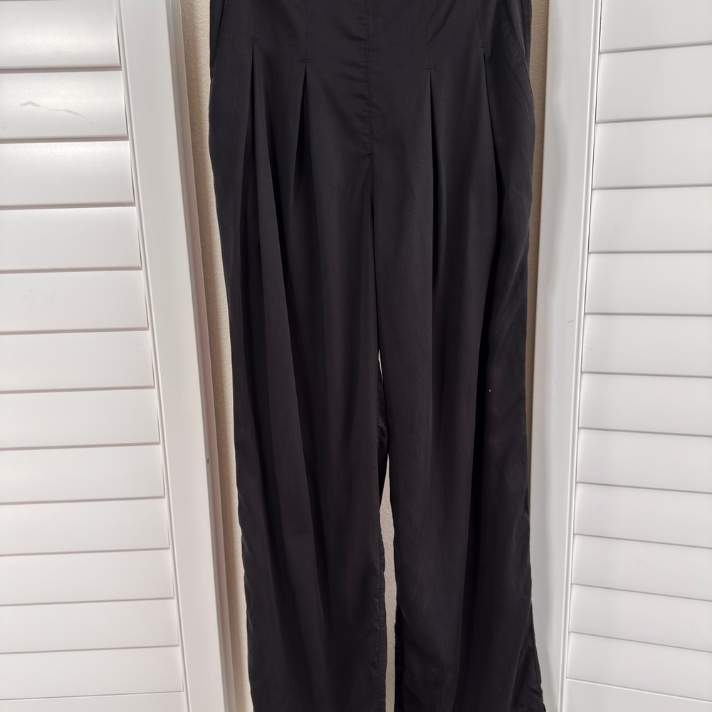 Lululemon Athletica Black Dance pants. Size 6